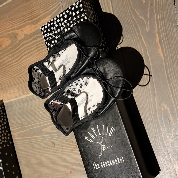 Capezio Full Sole Leather Daisy Shoe - 205T - Picture 5 of 10